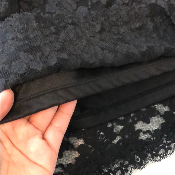 Open back lace body on dress - Picture 6 of 9